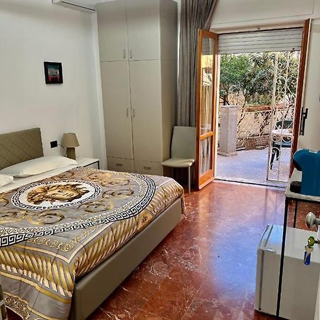 Rooms Lungomare โครโตเน ภายนอก รูปภาพ