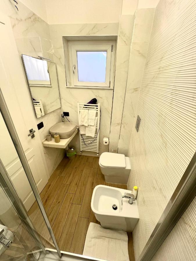 Rooms Lungomare โครโตเน ภายนอก รูปภาพ
