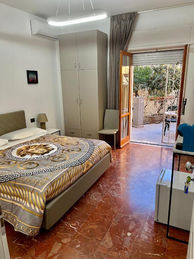 Rooms Lungomare โครโตเน ภายนอก รูปภาพ